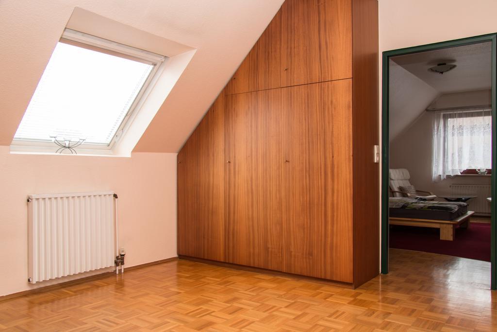 Privatunterkunft "An Der Hecke" Neuss Exterior photo
