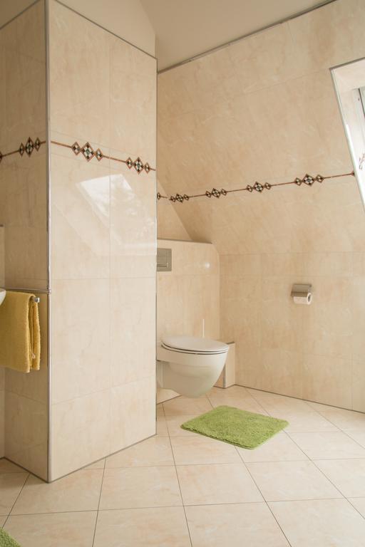 Privatunterkunft "An Der Hecke" Neuss Exterior photo